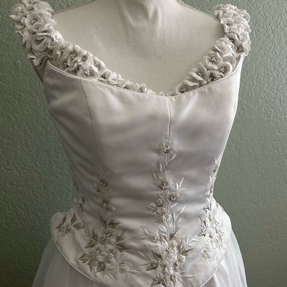 Vintage White Floral Gown - Picture 4 of 12